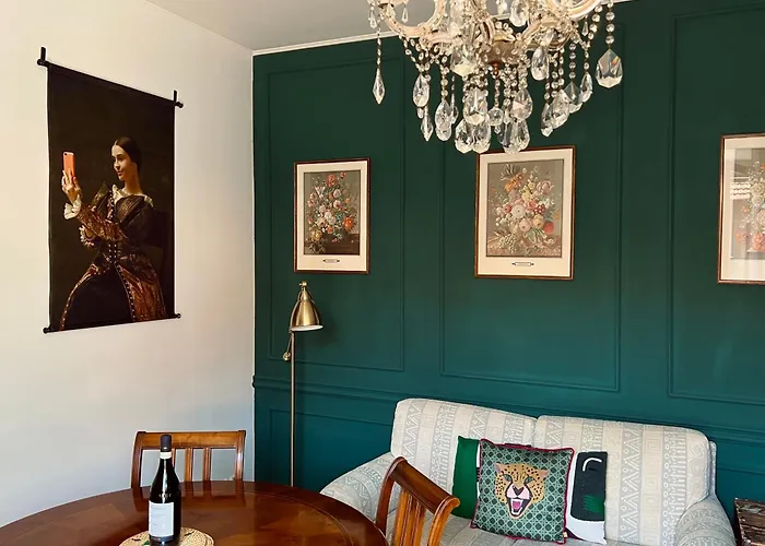 Apartment Center 2 Bedroom *